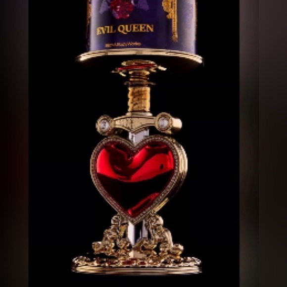 Bath & Body Works Disney Villains Evil Queen Heart Pedestal 3 Wick Candle Holder - Picture 3 of 4
